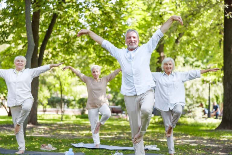 Sturzprävention durch Bewegungstraining für ältere Menschen